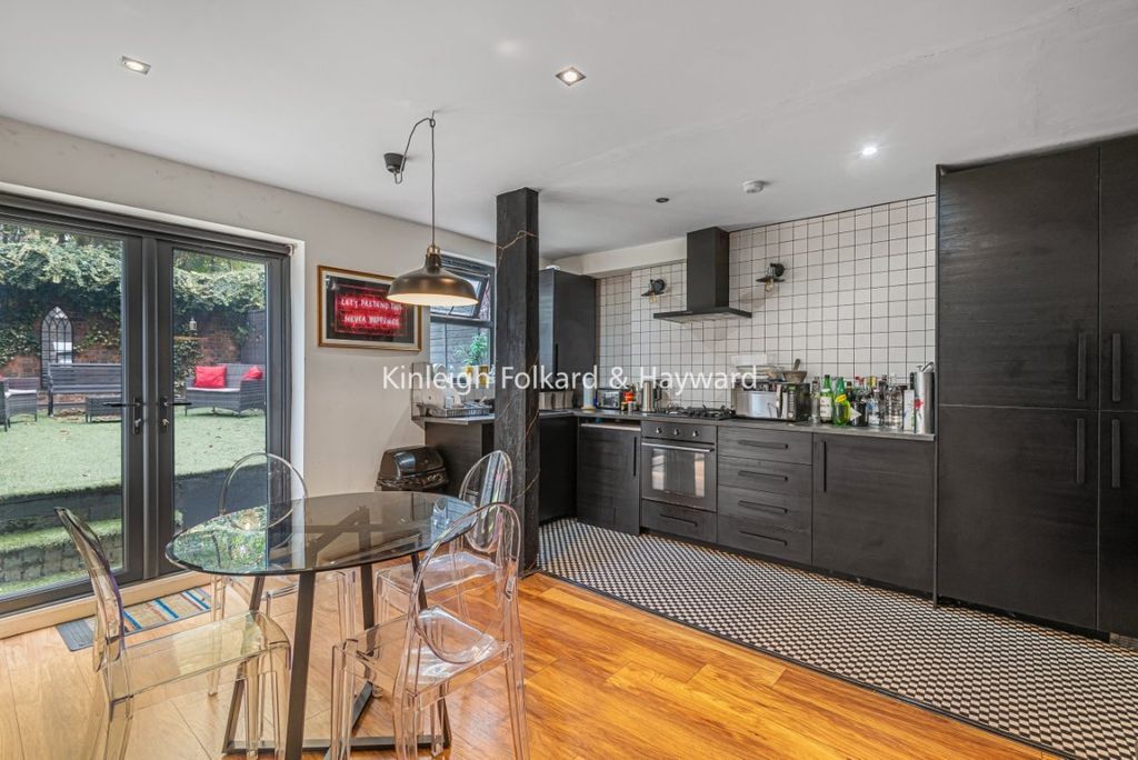 Property photo 3 of 6 8033B42F-A717-4474-A