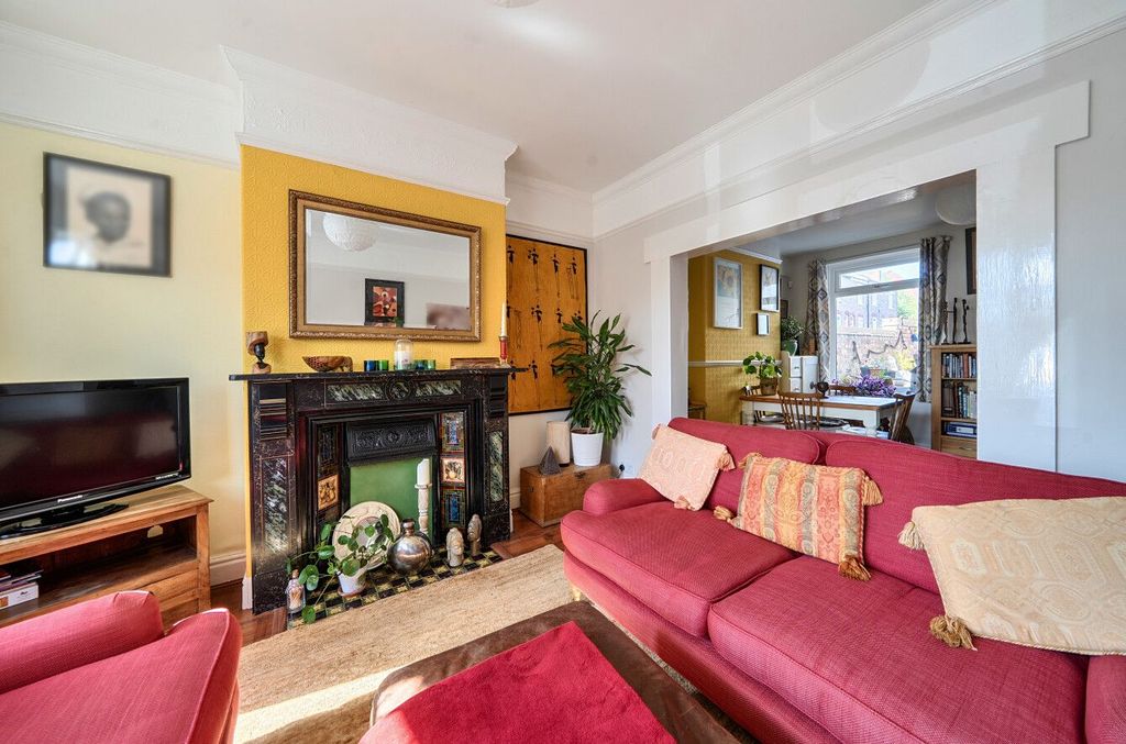 Property photo 3 of 18