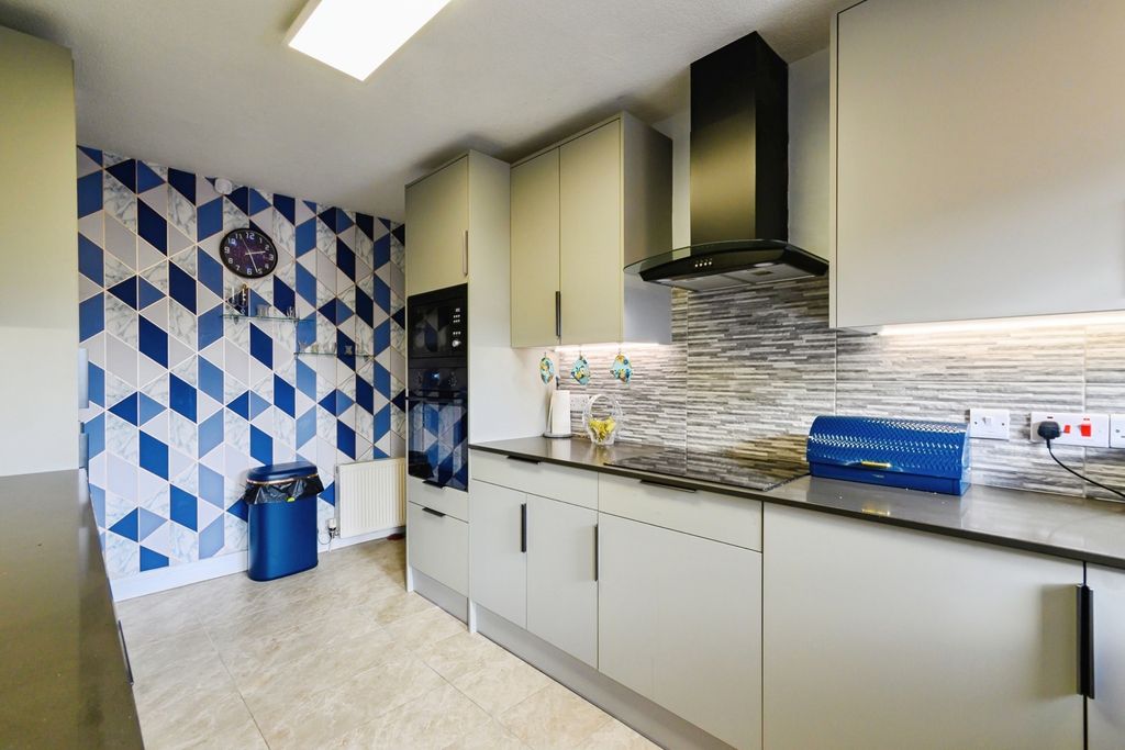 Property photo 2 of 20 Kitchen