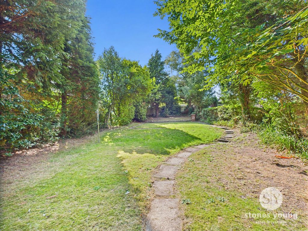 Property photo 2 of 27