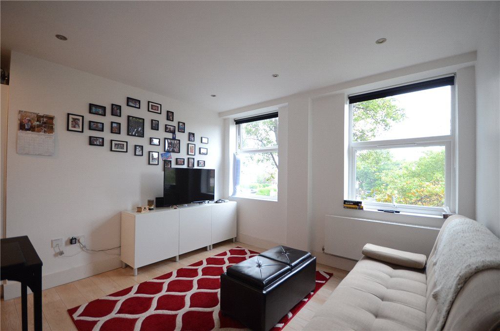 Property photo 2 of 6 Lounge