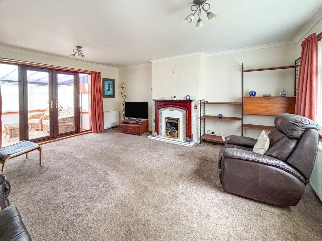 Property photo 3 of 10 Lounge