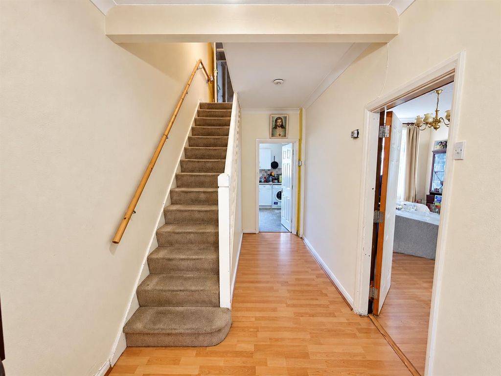 Property photo 2 of 12 Bright Tidy Hallway With Staircase.Png