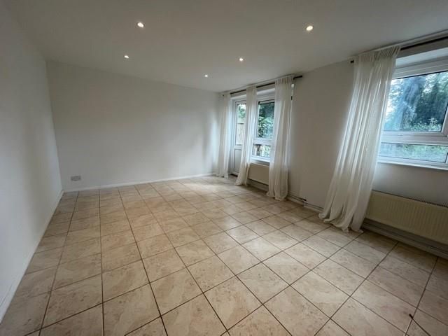 Property photo 2 of 12 Lounge 2.Jpg