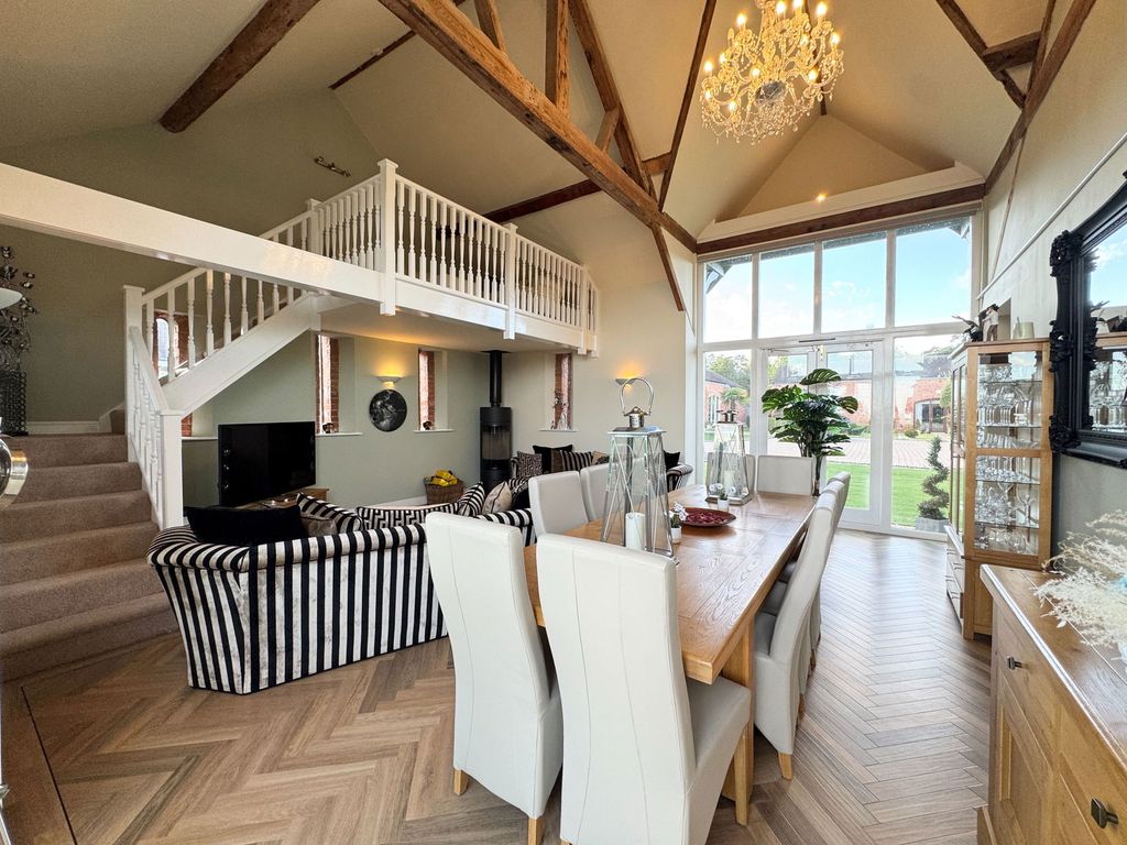 Property photo 2 of 40