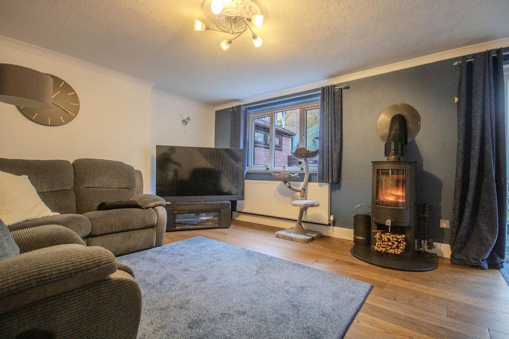 Property photo 2 of 23