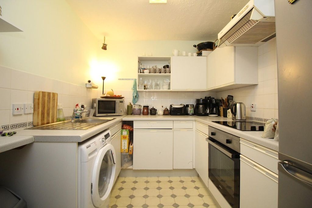 Property photo 3 of 5 Kitchen