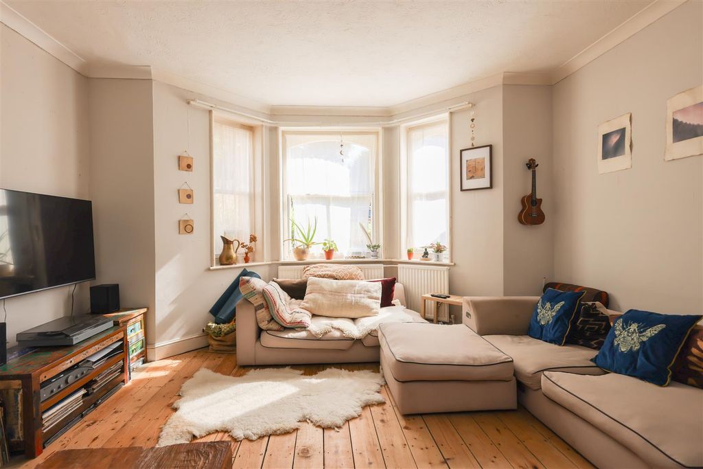 Property photo 1 of 12 Living Room