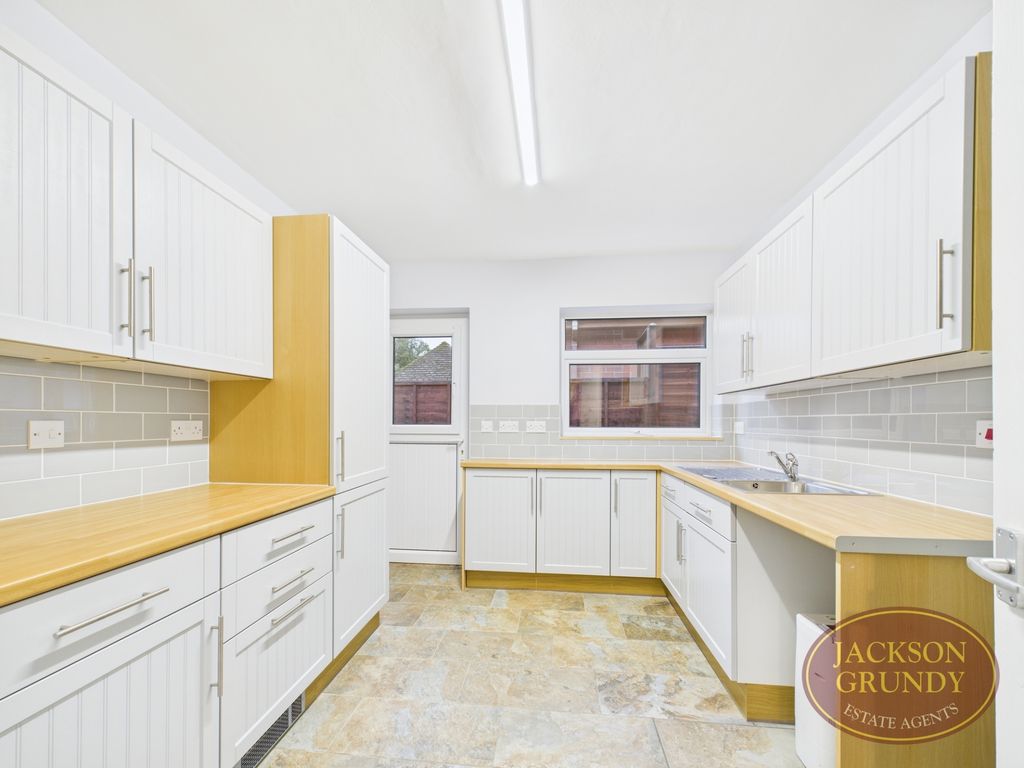 Property photo 2 of 17 High Street