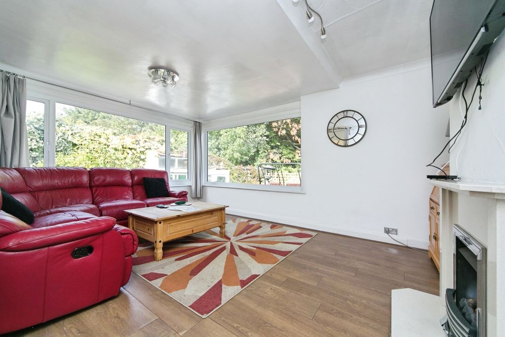 Property photo 2 of 17 Lounge