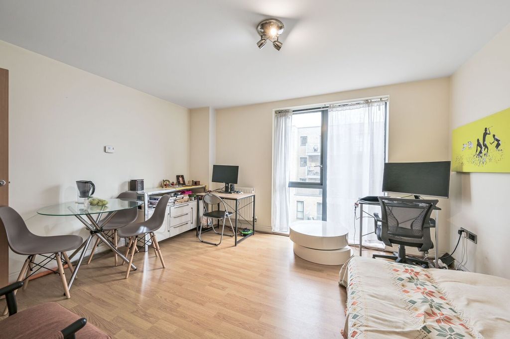 Property photo 1 of 6