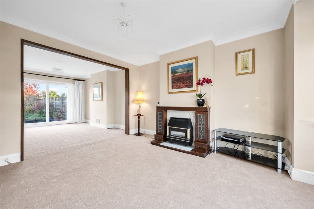 Property photo 2 of 21 Lounge