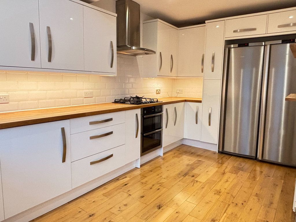 Property photo 2 of 27