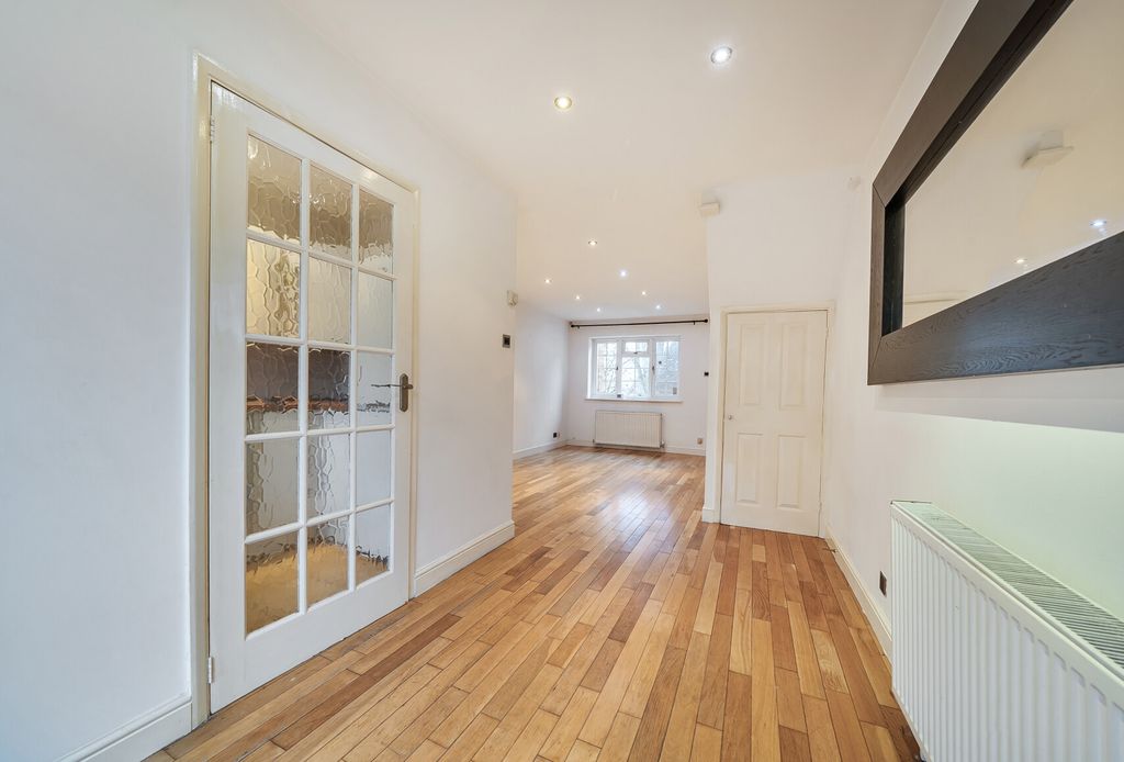 Property photo 1 of 13 1388293-17-6942d0...