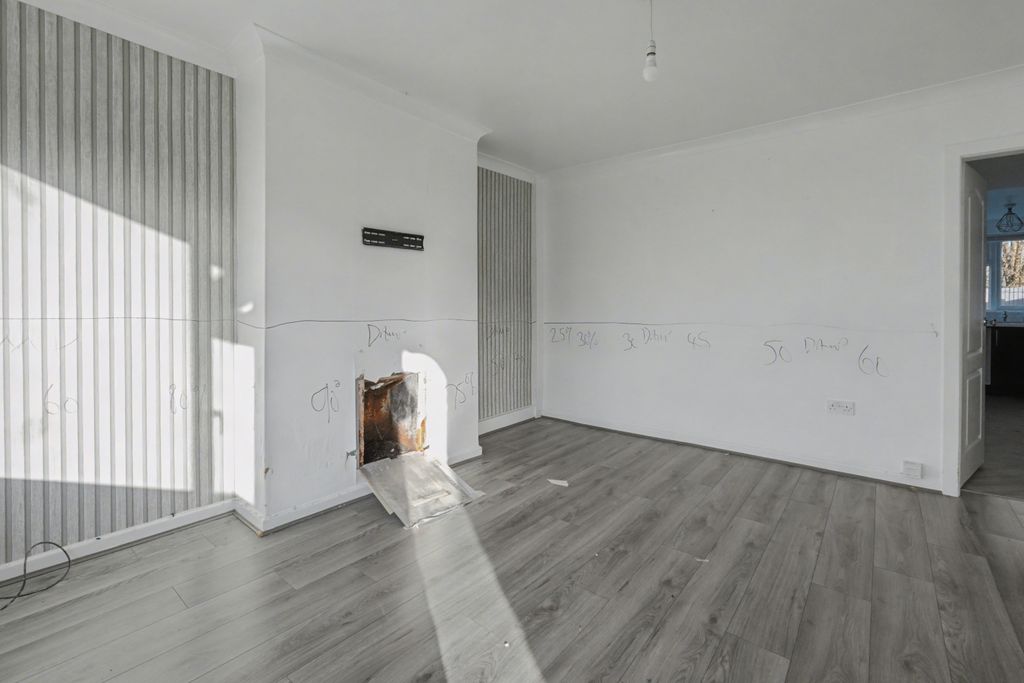 Property photo 3 of 20 33 Callington Close, Liverpool L14 8Xp