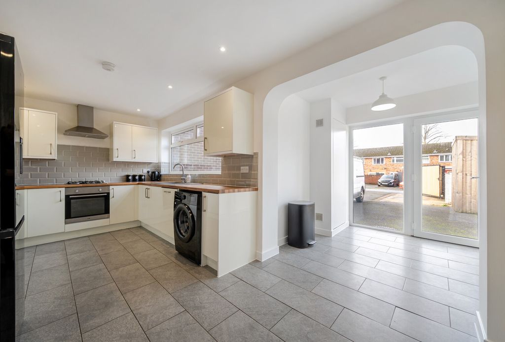 Property photo 2 of 14 1417665-6-699c35F...