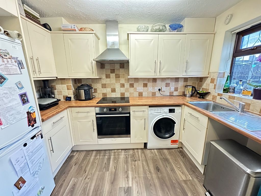 Property photo 3 of 12 4724313