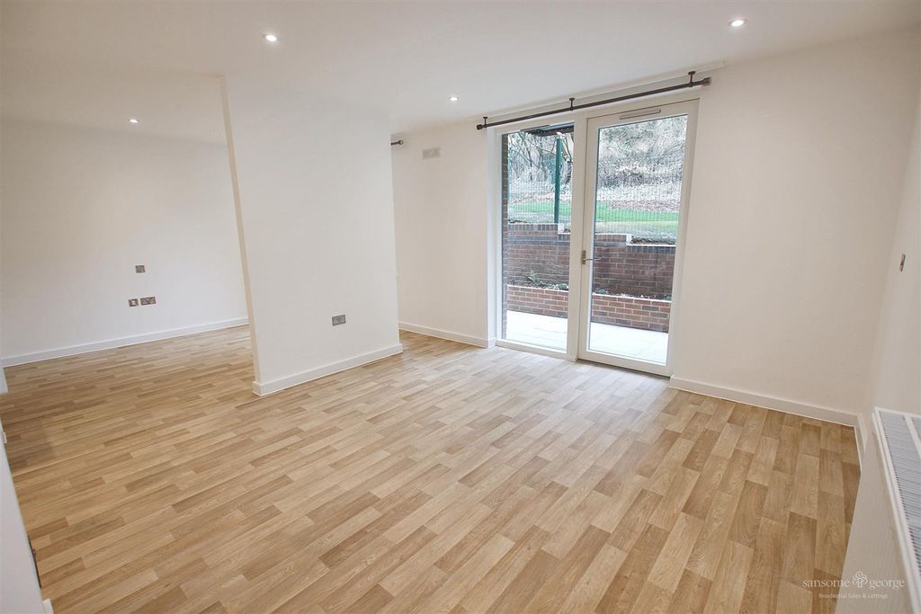 Property photo 2 of 11 Living Space