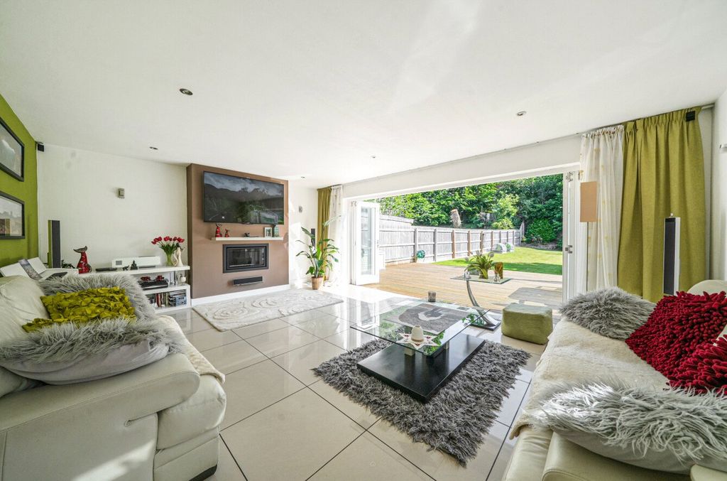 Property photo 3 of 14 Sitting Room