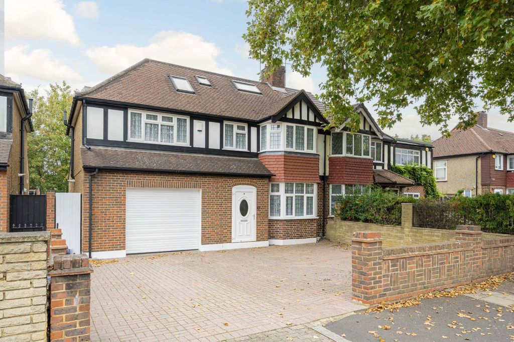 Property photo 1 of 12