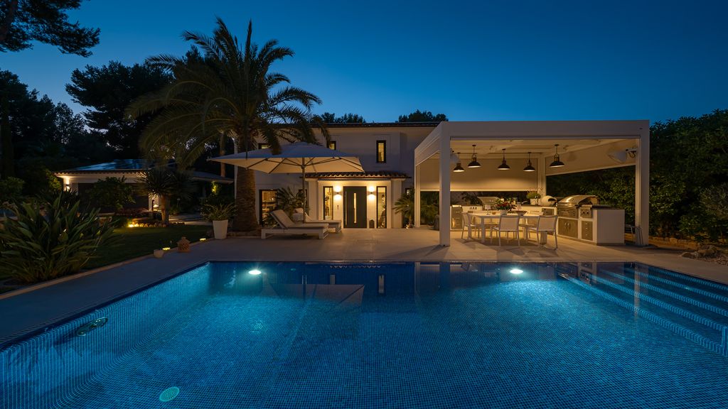 Property photo 3 of 43 Montcada Night-8.Jpg
