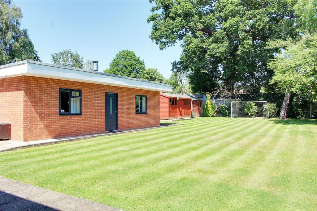 Additional image 19 of 5 bed detached house for saleMymms Drive, Brookmans Park AL9