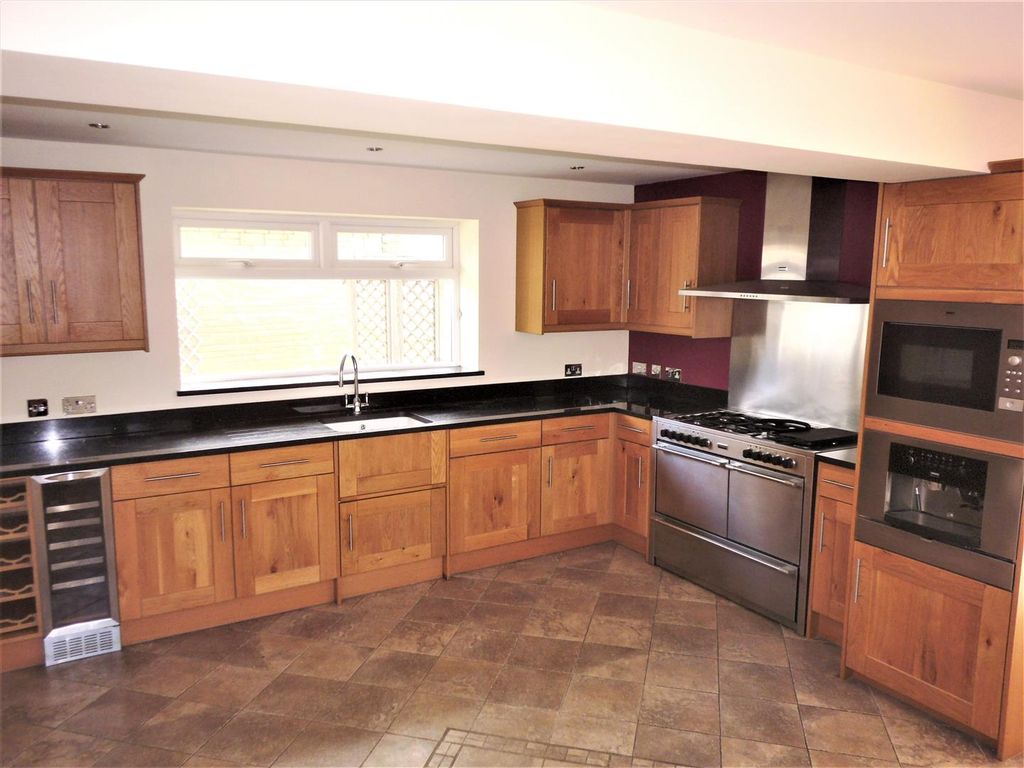 Property photo 2 of 9 Kitchen