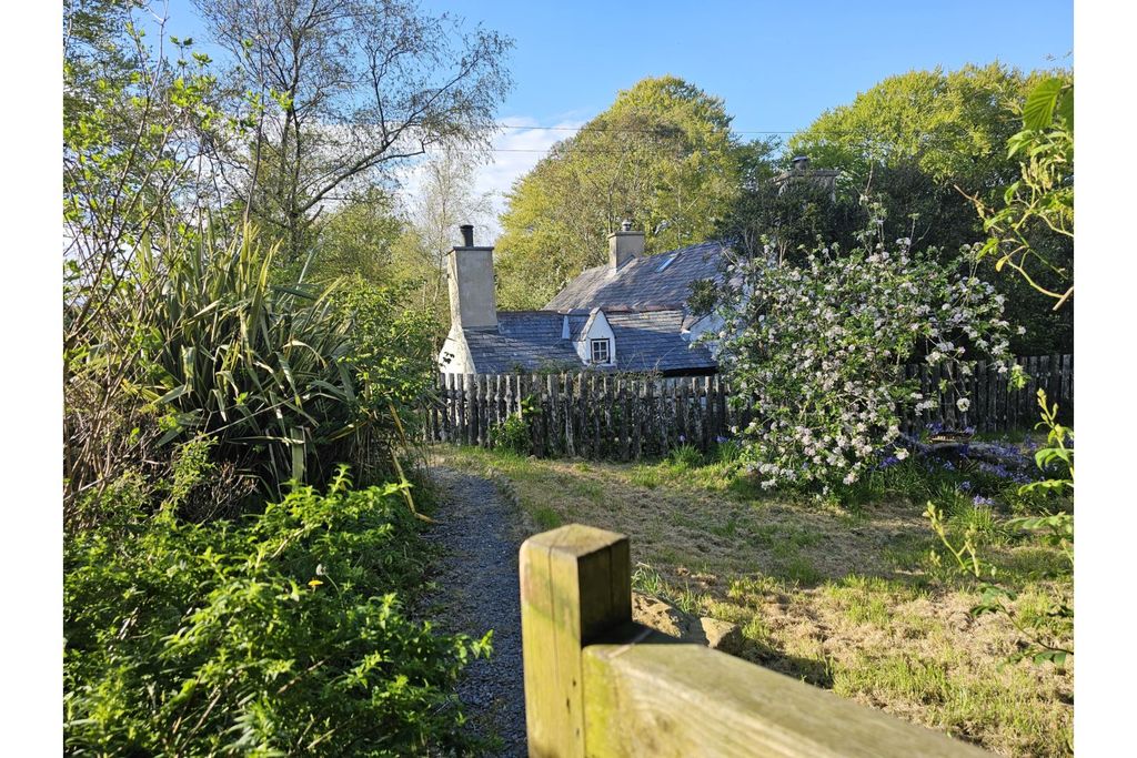 Property photo 2 of 39