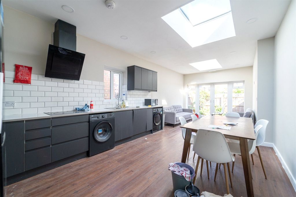 Property photo 2 of 33 Picture No. 24