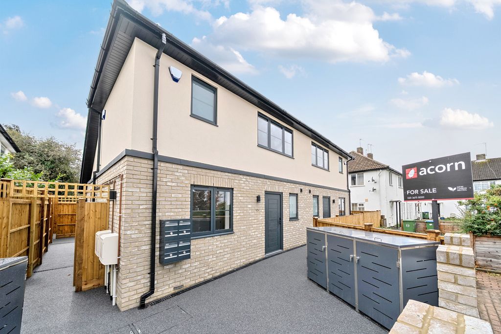 Property photo 1 of 17 External