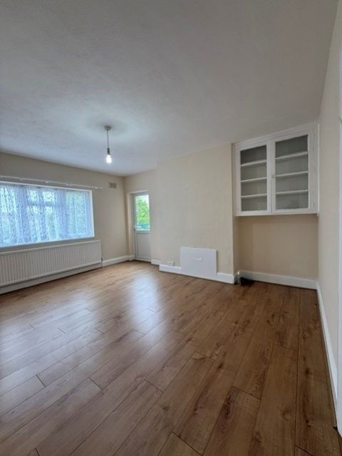 Property photo 1 of 8 3