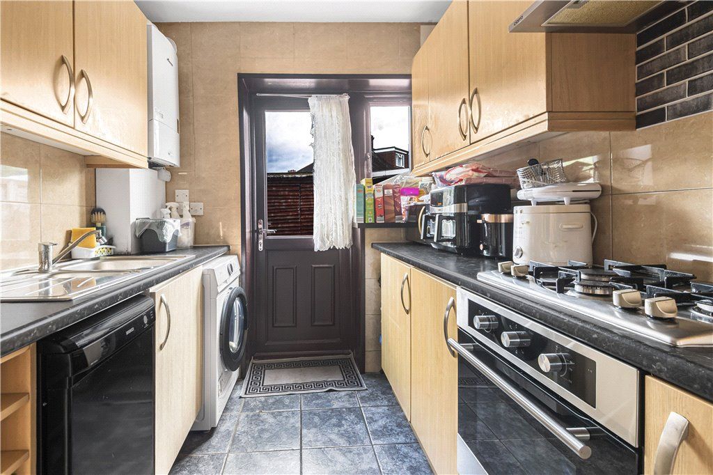 Property photo 3 of 10 Kitchen