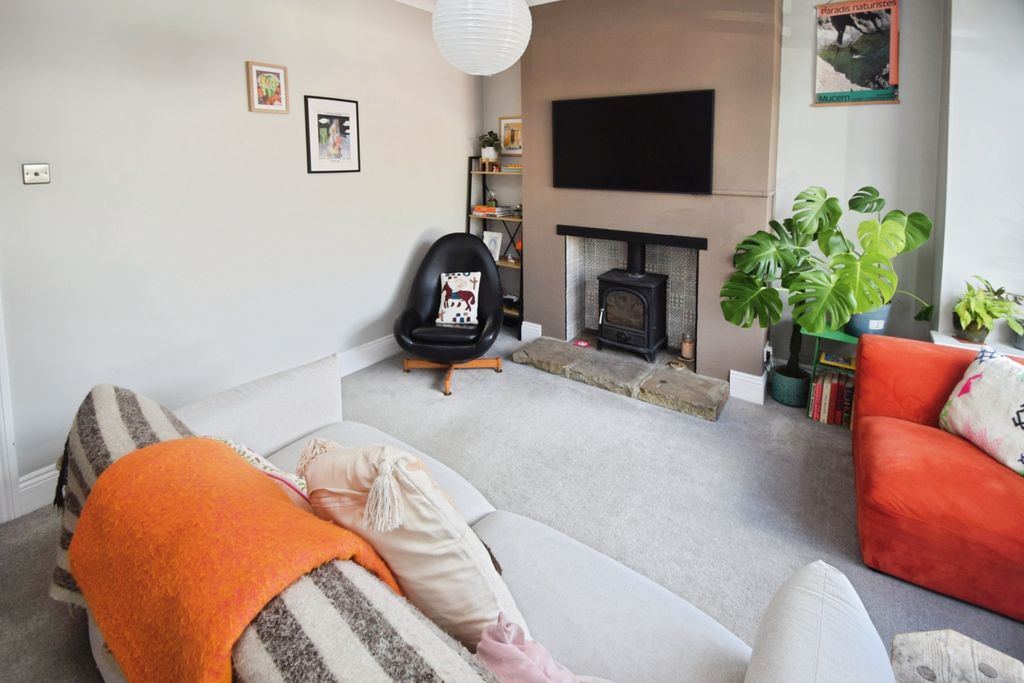 Property photo 3 of 13 332323A7-Lounge 201