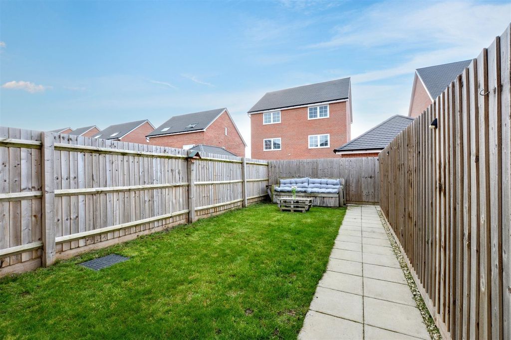 Property photo 3 of 19 Garden 3.Jpg