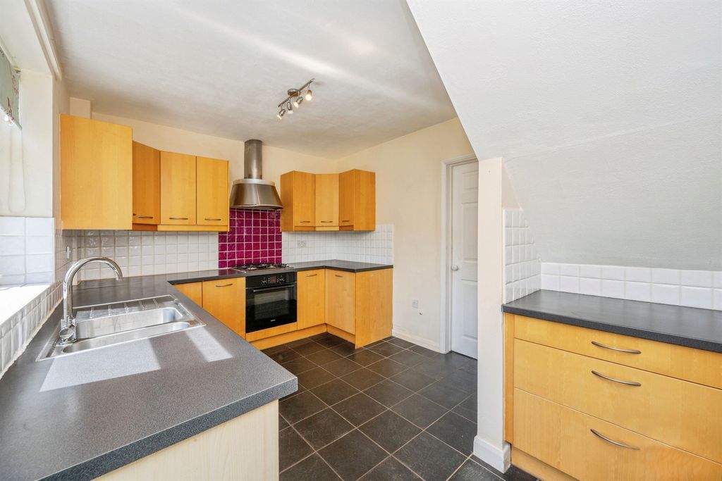 Property photo 2 of 18