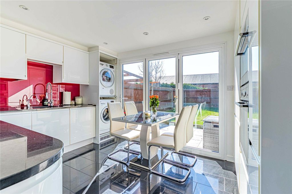 Property photo 2 of 14 Picture No. 23