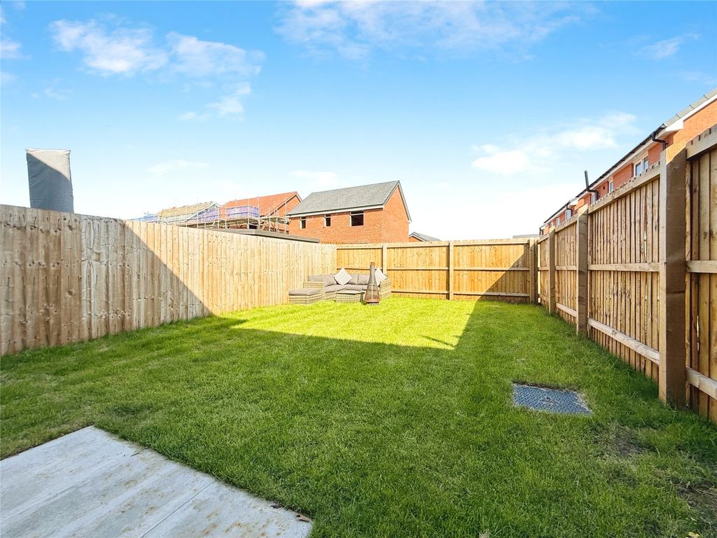 Property photo 2 of 19 Picture No. 17