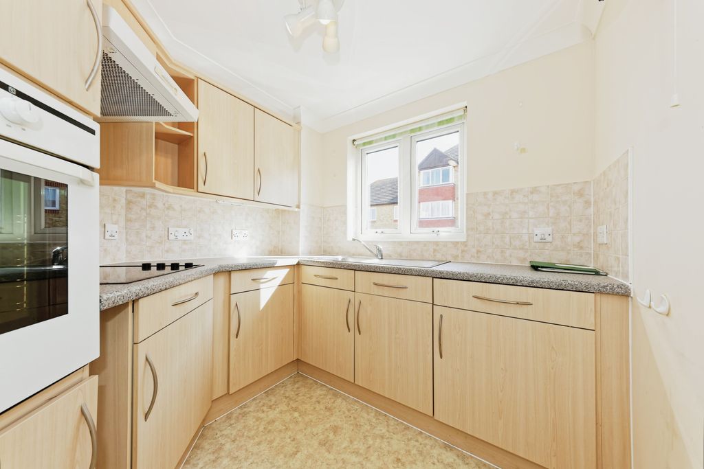 Property photo 3 of 10 Kitchen