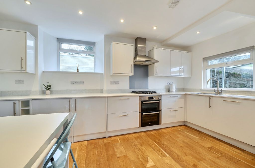 Property photo 3 of 16 Kitchen