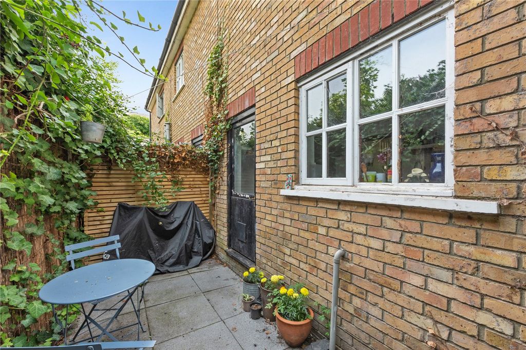 Property photo 2 of 12 Picture No. 18