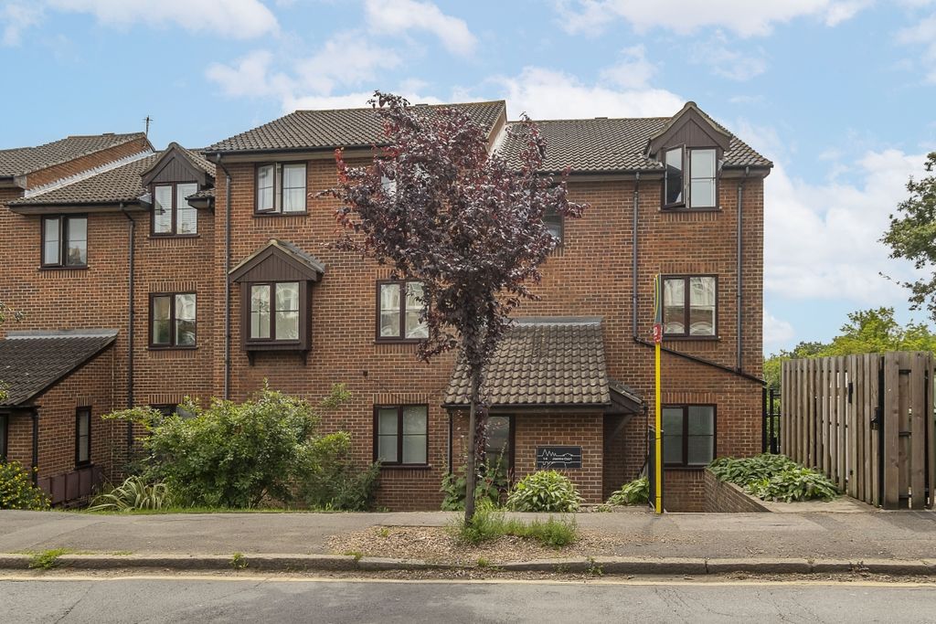 Property photo 1 of 8