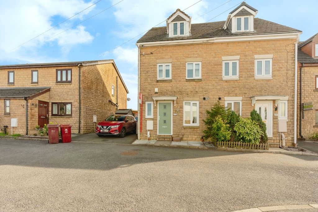 Property photo 1 of 17 External