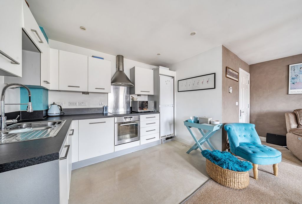 Property photo 3 of 13 1363143-9-68E92A8...