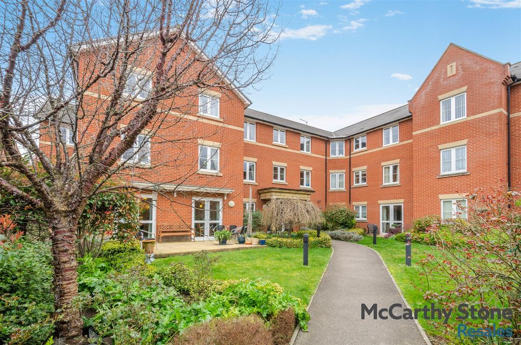 Property photo 1 of 22 8680904-Exterior04.Jpg