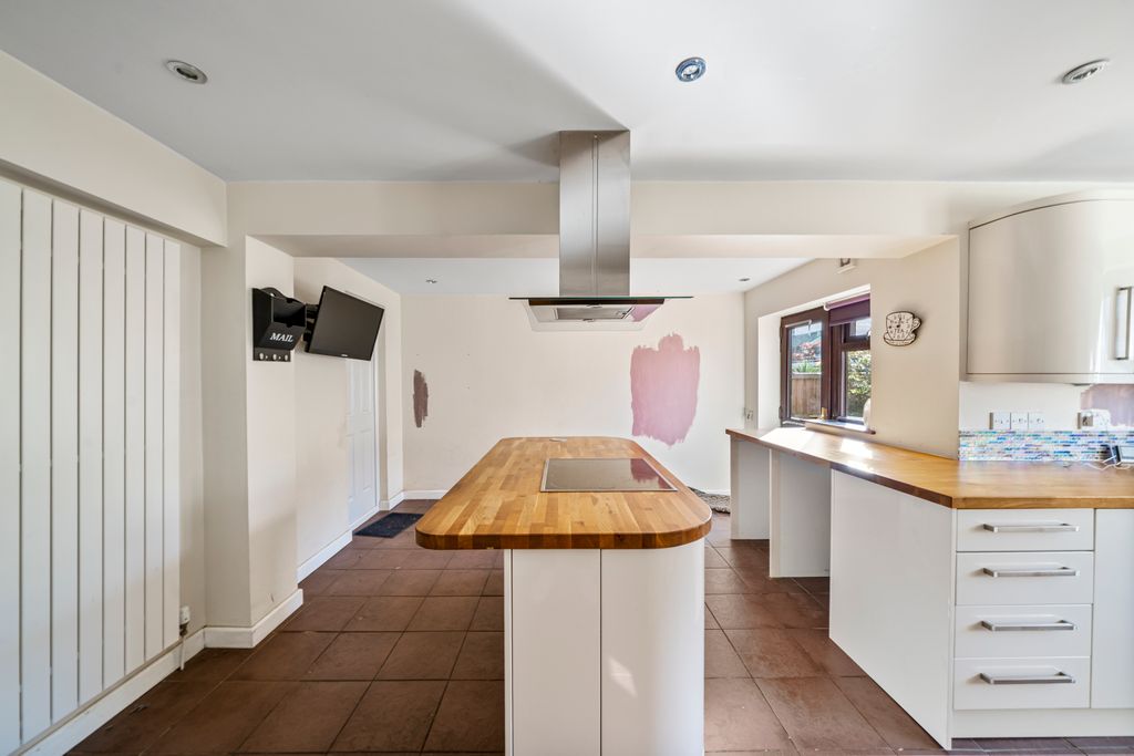 Property photo 3 of 34