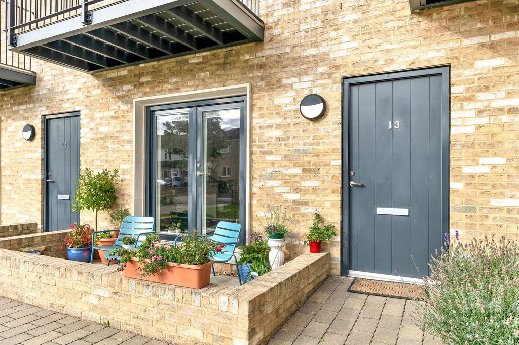 Property photo 2 of 12