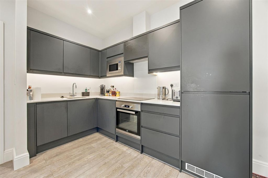 Property photo 2 of 11 Kitchen