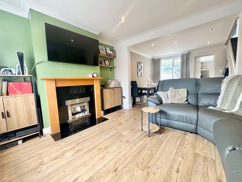 Property photo 2 of 16 Lounge