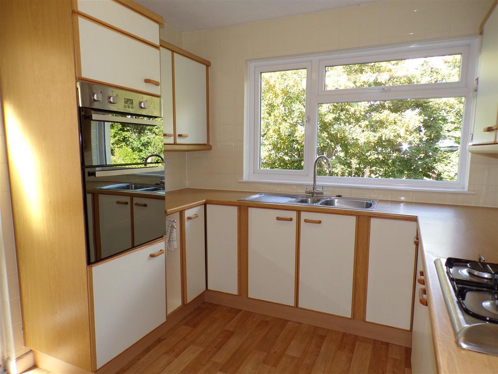 Property photo 2 of 11 Kitchen 2.Jpg