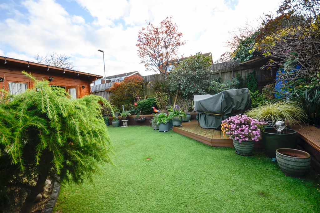 Property photo 3 of 24 Garden